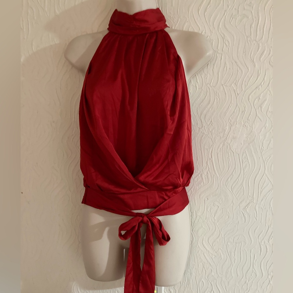 🔥 NWT KIRUNDO Red satin Halter neck Top with Tie in the waist size M.